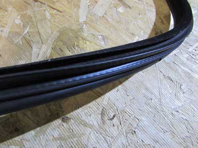 BMW Front Door Seal Weather Stripping (Left or Right) 51727122433 E60 525i 528i 530i 535i 545i 550i M54